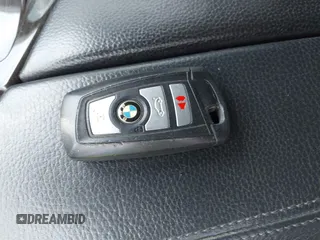 2013 BMW 5 Series 528i xDrive z VIN WBAXH5C50DD109923, wystawiony jako IAAI lot #42328644 z przebiegiem 129 764 mil mil oraz . Historia ofert i sprzedaży dostępna na DreamBid. Obrazek 11.