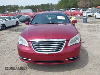 2014 Chrysler 200 LX z VIN 1C3CCBAB1EN209312, wystawiony jako IAAI lot #41932302 z przebiegiem 143 335 mil mil oraz . Historia ofert i sprzedaży dostępna na DreamBid. Obrazek 12.
