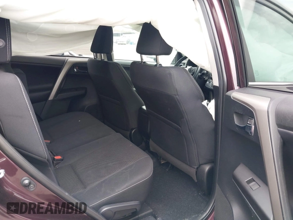 2018 Toyota RAV4 XLE with VIN 2T3RFREV5JW811742, listed as a IAAI auction lot 42030276 with 58,034 mi miles. Bid and sale history available at carsss.com. Image 8.