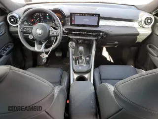 2024 Alfa Romeo Tonale Ti z VIN ZASPATCW5R3049398, wystawiony jako Copart lot #43519575 z przebiegiem 4547 mil mil oraz Szkody całkowita. Historia ofert i sprzedaży dostępna na DreamBid. Obrazek 8.