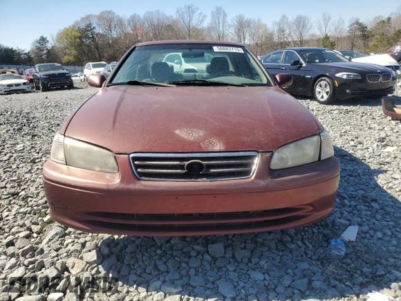 2000 Toyota Camry CE z VIN 4T1BG22K4YU645684, wystawiony jako Copart lot #50883715 z przebiegiem 263 664 mil mil oraz Szkoda całkowita • Salvage title. Historia ofert i sprzedaży dostępna na DreamBid. Obrazek 5.