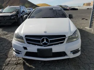 2014 Mercedes-Benz C 250 with VIN WDDGJ4HBXEG297100, listed as a Copart auction lot 85820664 with 146,605 mi miles and Clean Title. Bid and sale history available at DreamBid. Image 5.