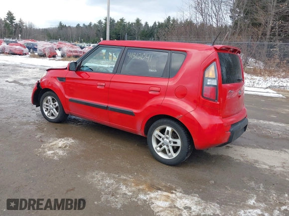 2010 Kia Soul + with VIN KNDJT2A27A7160893, listed as a IAAI auction lot 41312041 with 221,568 mi miles. Bid and sale history available at carsss.com. Image 3.