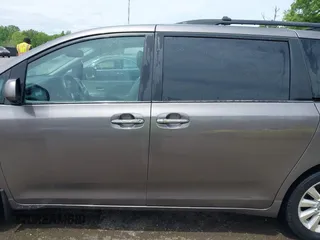 2015 Toyota Sienna Limited z VIN 5TDDK3DC6FS111675, wystawiony jako IAAI lot #42240747 z przebiegiem 124 967 mil mil oraz . Historia ofert i sprzedaży dostępna na DreamBid. Obrazek 14.
