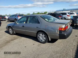2000 Toyota Camry CE z VIN 4T1BG22K0YU692937, wystawiony jako Copart lot #57456985 z przebiegiem 116 617 mil mil oraz Szkoda całkowita • Salvage title. Historia ofert i sprzedaży dostępna na DreamBid. Obrazek 2.