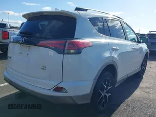 2017 Toyota RAV4 SE z VIN 2T3JFREV7HW668686, wystawiony jako IAAI lot #41832458 z przebiegiem 66 159 mil mil oraz . Historia ofert i sprzedaży dostępna na DreamBid. Obrazek 4.