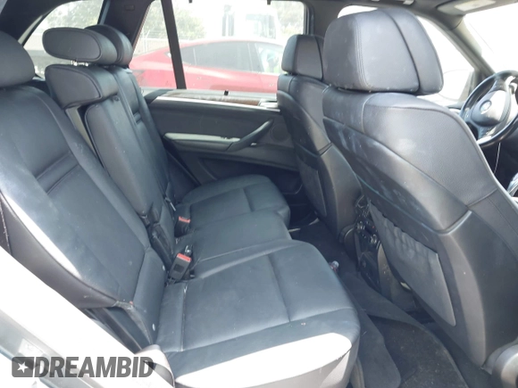 2013 BMW X5 xDrive50i z VIN 5UXZV8C5XD0C17142, wystawiony jako IAAI lot #42528433 z przebiegiem 84 886 mil mil oraz . Historia ofert i sprzedaży dostępna na DreamBid. Obrazek 8.