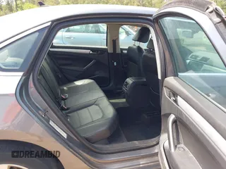 2013 Volkswagen Passat SE z VIN 1VWBP7A39DC100136, wystawiony jako IAAI lot #42071240 z przebiegiem 251 825 mil mil oraz . Historia ofert i sprzedaży dostępna na DreamBid. Obrazek 8.