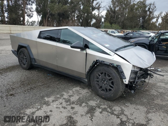 2024 Tesla Cybertruck Cyberbeast z VIN 7G2CEHEE1RA037505, wystawiony jako Copart lot #48383485 z przebiegiem Nie podano mil oraz Szkody całkowita. Historia ofert i sprzedaży dostępna na DreamBid. Obrazek 4.