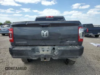 2024 Ram 2500 Laramie z VIN 3C6UR5FL6RG159952, wystawiony jako Copart lot #52771035 z przebiegiem Nie podano mil oraz Szkoda całkowita • Salvage title. Historia ofert i sprzedaży dostępna na DreamBid. Obrazek 6.