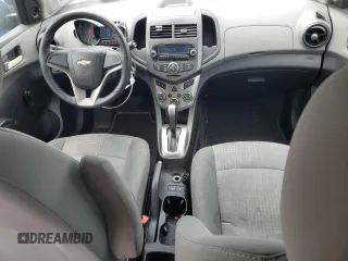 2012 Chevrolet Sonic LS z VIN 1G1JA5SH5C4192846, wystawiony jako Copart lot #59932985 z przebiegiem 122 598 mil mil oraz Szkoda całkowita • Salvage title. Historia ofert i sprzedaży dostępna na DreamBid. Obrazek 8.