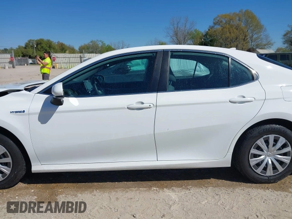 2021 Toyota Camry Hybrid LE with VIN 4T1C31AK2MU027513, listed as a IAAI auction lot 41856681 with 85,779 mi miles. Bid and sale history available at carsss.com. Image 14.