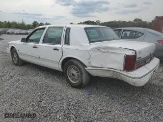 1997 Lincoln Town Car Signature with VIN 1LNLM82W2VY697709, listed as a Copart auction lot 70506934 with 200,288 mi miles and Salvage Title. Bid and sale history available at carsss.com. Image 2.