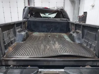 2004 Ford F-250 XL z VIN 1FTNX21L54EA40055, wystawiony jako IAAI lot #41363730 z przebiegiem Nie podano mil oraz . Historia ofert i sprzedaży dostępna na DreamBid. Obrazek 12.