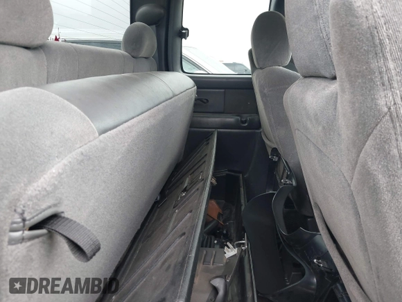 2005 Chevrolet Silverado 1500 Z71 with VIN 1GCEK19B95Z142179, listed as a IAAI auction lot 42203353 with 225,869 mi miles and . Bid and sale history available at DreamBid. Image 8.