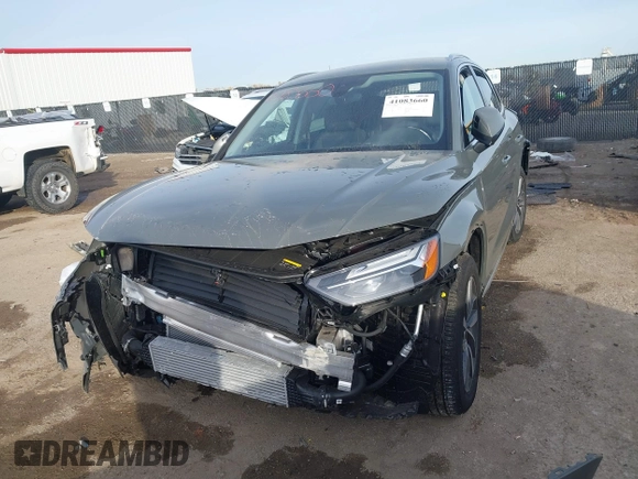 2024 Audi Q5 S line Premium z VIN WA1GAAFY7R2126513, wystawiony jako IAAI lot #41083660 z przebiegiem 927 mil mil oraz . Historia ofert i sprzedaży dostępna na DreamBid. Obrazek 2.