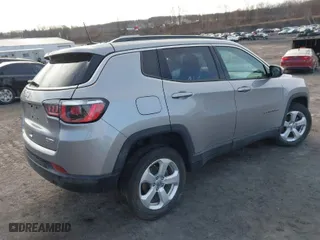 2019 Jeep Compass Latitude with VIN 3C4NJDBB8KT596800, listed as a IAAI auction lot 41600790 with 78,708 mi miles. Bid and sale history available at carsss.com. Image 4.