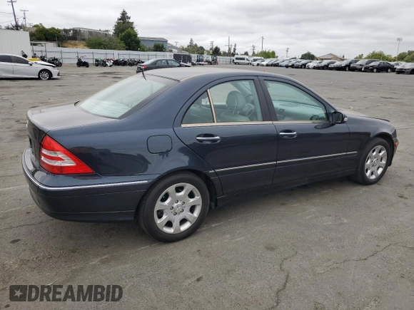 2005 Mercedes-Benz C 240 z VIN WDBRF61J75A775542, wystawiony jako Copart lot #52990205 z przebiegiem 79 815 mil mil oraz Szkoda całkowita • Salvage title. Historia ofert i sprzedaży dostępna na DreamBid. Obrazek 3.
