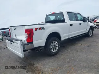 2022 Ford F-250 XL z VIN 1FT7W2BT3NEC98831, wystawiony jako IAAI lot #41851281 z przebiegiem 24 876 mil mil oraz . Historia ofert i sprzedaży dostępna na DreamBid. Obrazek 4.