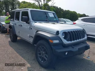 2024 Jeep Wrangler Sport S z VIN 1C4PJXDG1RW304993, wystawiony jako IAAI lot #42387509 z przebiegiem 6 987 mil mil oraz . Historia ofert i sprzedaży dostępna na DreamBid. Obrazek 1.