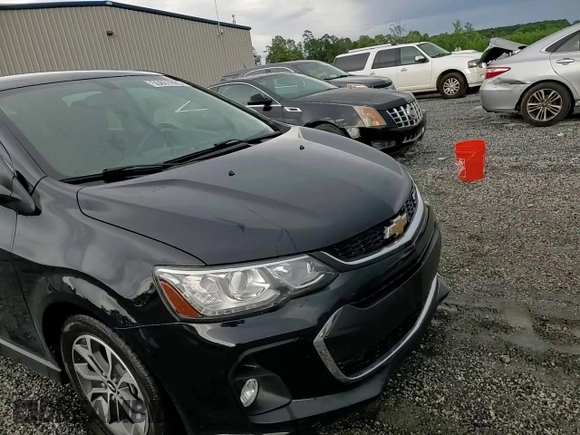 2020 Chevrolet Sonic LT z VIN 1G1JD6SB5L4137709, wystawiony jako Copart lot #55651925 z przebiegiem 38 048 mil mil oraz Szkoda całkowita • Salvage title. Historia ofert i sprzedaży dostępna na DreamBid. Obrazek 13.