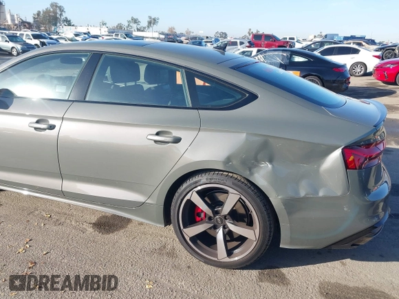 2024 Audi A5 Sportback S line Premium Plus z VIN WAUFACF52RA050804, wystawiony jako IAAI lot #41046774 z przebiegiem 6 493 mil mil oraz . Historia ofert i sprzedaży dostępna na DreamBid. Obrazek 6.