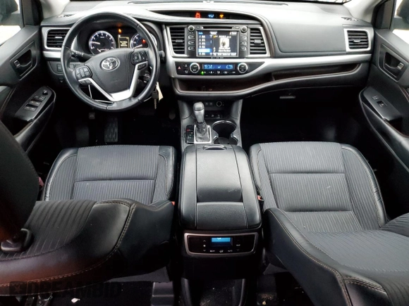 2017 Toyota Highlander LE with VIN 5TDBZRFH5HS423777, listed as a Copart auction lot 44140855 with 124,472 mi miles and Salvage title. Bid and sale history available at DreamBid. Image 8.