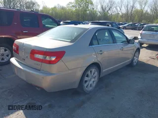 2009 Lincoln MKZ z VIN 3LNHM26TX9R617077, wystawiony jako IAAI lot #41983859 z przebiegiem 104 680 mil mil oraz . Historia ofert i sprzedaży dostępna na DreamBid. Obrazek 4.