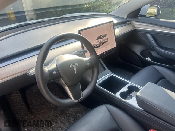 2023 Tesla Model 3 z VIN 5YJ3E1EA4PF555051, wystawiony jako IAAI lot #41500331 z przebiegiem 11 810 mil mil oraz . Historia ofert i sprzedaży dostępna na DreamBid. Obrazek 5.