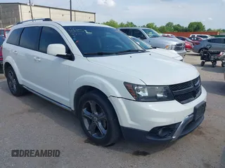 2015 Dodge Journey Crossroad z VIN 3C4PDCGB8FT727748, wystawiony jako IAAI lot #42410836 z przebiegiem 189 391 mil mil oraz . Historia ofert i sprzedaży dostępna na DreamBid. Obrazek 1.