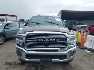 2020 Ram 2500 Laramie z VIN 3C6UR5FL5LG249102, wystawiony jako IAAI lot #41414195 z przebiegiem 42 044 mil mil oraz . Historia ofert i sprzedaży dostępna na DreamBid. Obrazek 12.