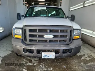 2005 Ford F-250 XL z VIN 1FTSX20545EB22186, wystawiony jako IAAI lot #42501146 z przebiegiem 157 916 mil mil oraz . Historia ofert i sprzedaży dostępna na DreamBid. Obrazek 26.