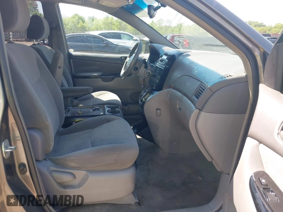 2004 Toyota Sienna CE with VIN 5TDZA23C34S092715, listed as a IAAI auction lot 42148090 with 188,710 mi miles. Bid and sale history available at carsss.com. Image 5.