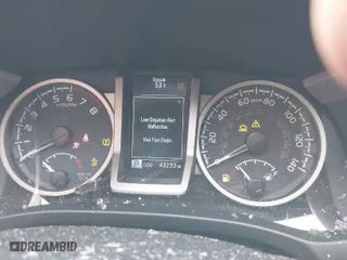 2022 Toyota Tacoma 2WD SR5 with VIN 3TYAZ5CN7NT018857, listed as a IAAI auction lot 40947879 with 43,233 mi miles. Bid and sale history available at carsss.com. Image 7.