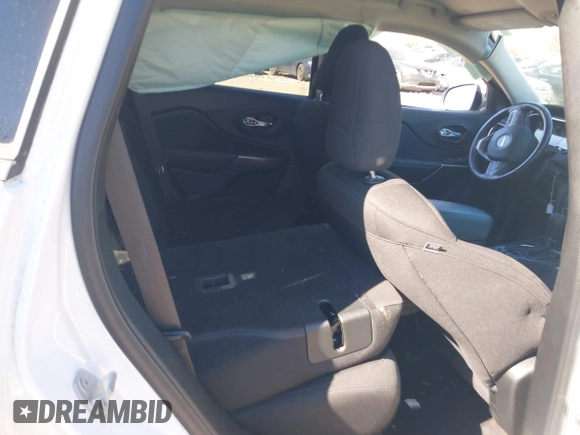 2019 Jeep Cherokee Latitude with VIN 1C4PJMCX7KD146578, listed as a IAAI auction lot 41709586 with 61,134 mi miles. Bid and sale history available at carsss.com. Image 8.