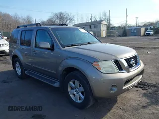 2008 Nissan Pathfinder S z VIN 5N1AR18B38C663168, wystawiony jako IAAI lot #41779271 z przebiegiem 137 464 mil mil oraz . Historia ofert i sprzedaży dostępna na DreamBid. Obrazek 1.