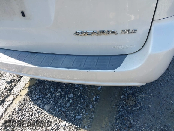 2008 Toyota Sienna XLE with VIN 5TDZK22C58S214124, listed as a IAAI auction lot 41984199 with 272,693 mi miles. Bid and sale history available at carsss.com. Image 16.