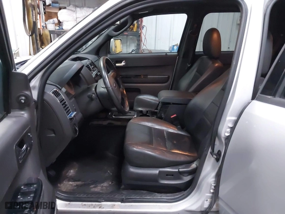 2009 Ford Escape Limited with VIN 1FMCU94G29KC05247, listed as a IAAI auction lot 41417395 with 204,256 mi miles. Bid and sale history available at carsss.com. Image 5.