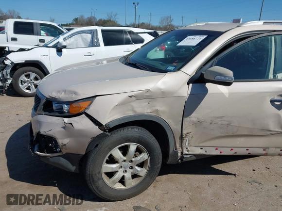2012 Kia Sorento LX with VIN 5XYKT3A61CG211128, listed as a IAAI auction lot 41686721 with 146,545 mi miles. Bid and sale history available at carsss.com. Image 6.