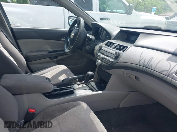 2010 Honda Accord LX z VIN 1HGCP2F39AA184843, wystawiony jako IAAI lot #42240208 z przebiegiem 179 667 mil mil oraz . Historia ofert i sprzedaży dostępna na DreamBid. Obrazek 5.