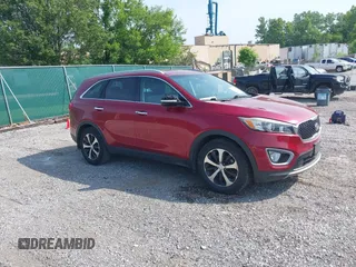 2017 Kia Sorento EX z VIN 5XYPH4A56HG297936, wystawiony jako IAAI lot #42361114 z przebiegiem 111 203 mil mil oraz . Historia ofert i sprzedaży dostępna na DreamBid. Obrazek 1.