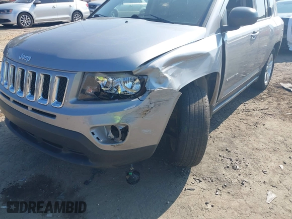 2015 Jeep Compass Sport with VIN 1C4NJCBB5FD110725, listed as a IAAI auction lot 40506090 with 132,207 mi miles. Bid and sale history available at carsss.com. Image 6.