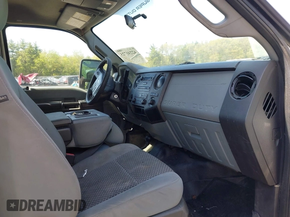 2013 Ford F-250 XL z VIN 1FT7X2B66DEA06885, wystawiony jako IAAI lot #42240723 z przebiegiem 136 062 mil mil oraz . Historia ofert i sprzedaży dostępna na DreamBid. Obrazek 5.