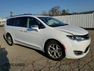 2018 Chrysler Pacifica Limited z VIN 2C4RC1GG3JR233143, wystawiony jako Copart lot #48360105 z przebiegiem 75 680 mil mil oraz Szkody całkowita. Historia ofert i sprzedaży dostępna na DreamBid. Obrazek 12.
