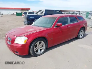 2006 Dodge Magnum R/T z VIN 2D8GV57256H203847, wystawiony jako IAAI lot #42062318 z przebiegiem 302 009 mil mil oraz . Historia ofert i sprzedaży dostępna na DreamBid. Obrazek 2.