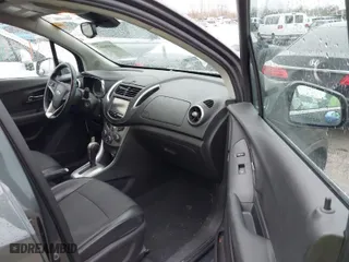 2016 Chevrolet Trax LT with VIN 3GNCJPSB0GL233897, listed as a IAAI auction lot 41936662 with 91,672 mi miles. Bid and sale history available at carsss.com. Image 5.