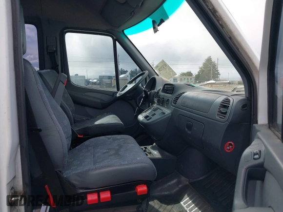 2005 Dodge Sprinter with VIN WD0PD644355798997, listed as a IAAI auction lot 41763328 with 227,692 mi miles and . Bid and sale history available at DreamBid. Image 5.