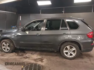 2011 BMW X5 35d z VIN 5UXZW0C5XBL658941, wystawiony jako IAAI lot #42460443 z przebiegiem 137 268 mil mil oraz . Historia ofert i sprzedaży dostępna na DreamBid. Obrazek 14.