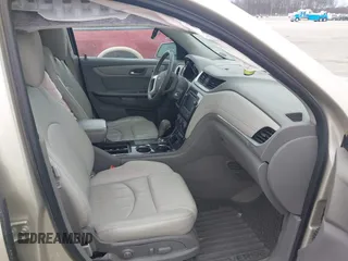 2015 Chevrolet Traverse LTZ z VIN 1GNKRJKD6FJ237851, wystawiony jako IAAI lot #41847524 z przebiegiem 84 809 mil mil oraz . Historia ofert i sprzedaży dostępna na DreamBid. Obrazek 5.
