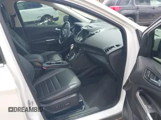 2016 Ford Escape Titanium z VIN 1FMCU9J90GUC76504, wystawiony jako IAAI lot #42552851 z przebiegiem 89 570 mil mil oraz . Historia ofert i sprzedaży dostępna na DreamBid. Obrazek 5.